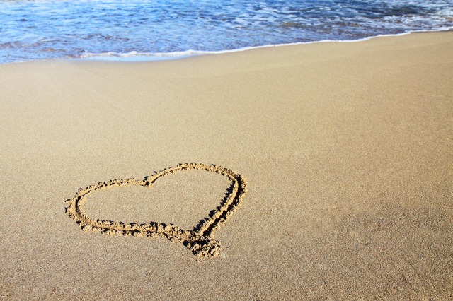 Corazón-arena-playa